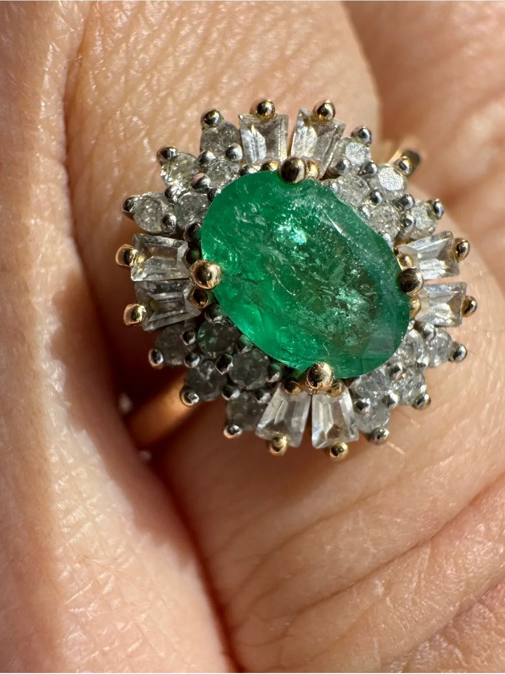 Natural emerald, diamonds and 10K solid yellow gold ring - Picture 4 of 15